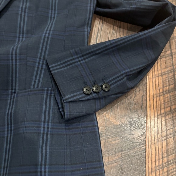 BANANA REPUBLIC Women
Marzotto Italian Wool Navy Check
Plaid Blazer 2. - Picture 10 of 16